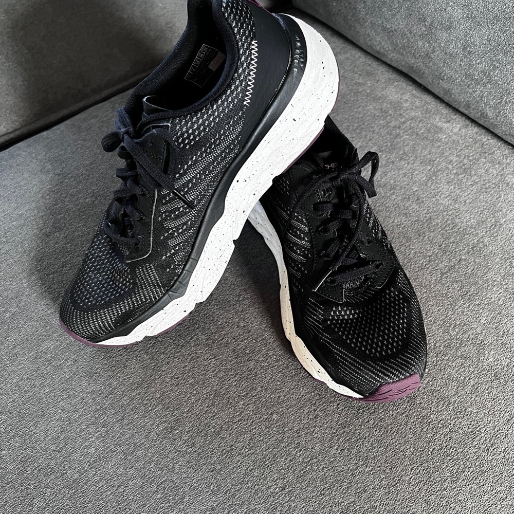 Skechers